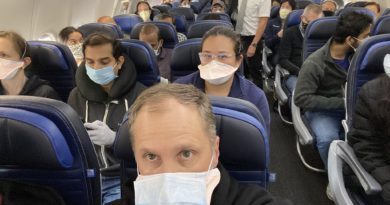After UCSF doctor’s tweets go viral, United Airlines to warn passengers of full flights