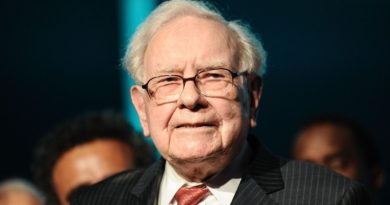 Buffett Sells More Stocks, Including Goldman Sachs, With No ‘Elephant-Sized’ Acquisition On The Horizon