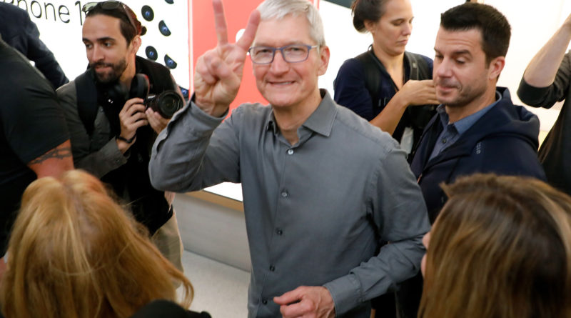 Apple announces 4-for-1 stock split