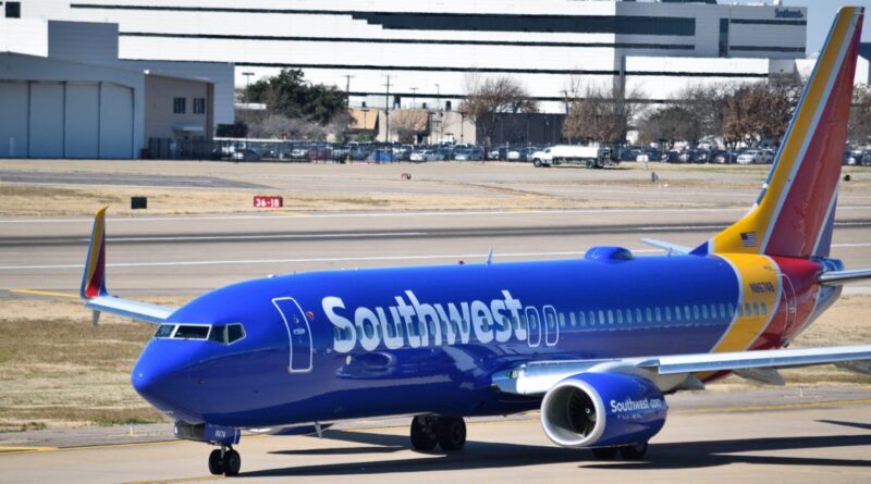 Southwest Airlines Boeing 737 engine cover rips off mid-flight