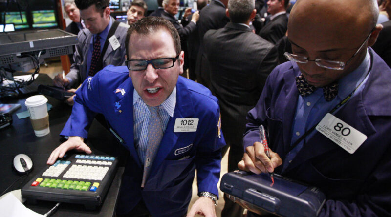 Stock market today: Stocks extend declines as earnings roll in